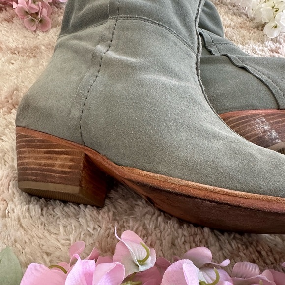 Free People Blue Sway Low Slouch Boots | Light Blue Suede | Women’s Size 39, EU - Picture 5 of 9